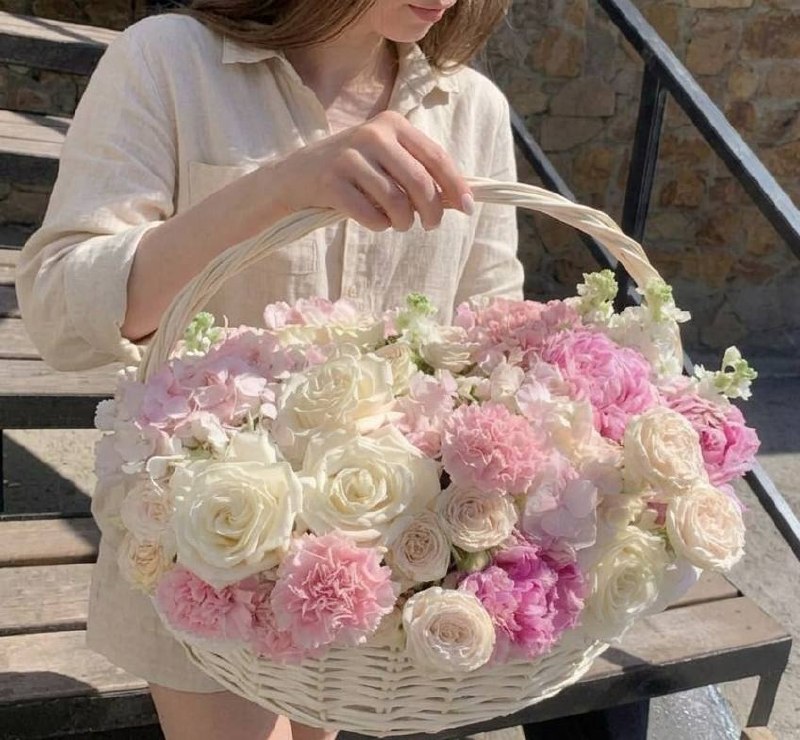 Композиция в корзине «Цветочный рай»